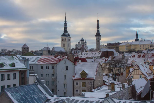 Näkymä Tallinnan Vanhasta Kaupungista Talvi Iltana Viro — kuvapankkivalokuva