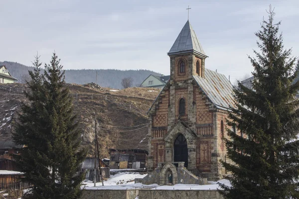 Церковь Успения Пресвятой Богородицы Селе Ворохта Зимой Украина Карпаты — стоковое фото
