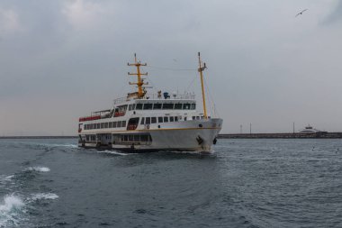 İstanbul 'da İstanbul Boğazı' ndan geçen yolcu feribotu. Türkiye