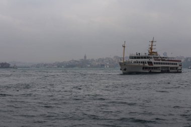 İstanbul 'da İstanbul Boğazı' ndan geçen yolcu feribotu. Türkiye