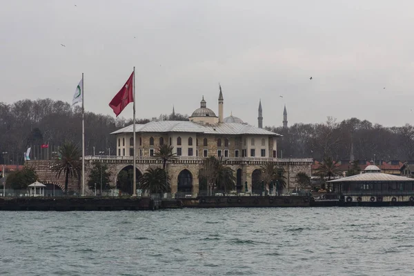 Pohled Kiosk Historickou Budovu Břehu Golden Horn Bay Istanbulu Turecko — Stock fotografie