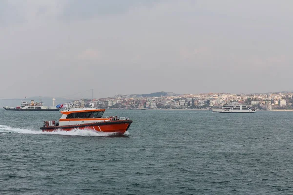 Boot Der Küstenwache Den Gewässern Des Bosporus Bei Istanbul Türkei — Stockfoto