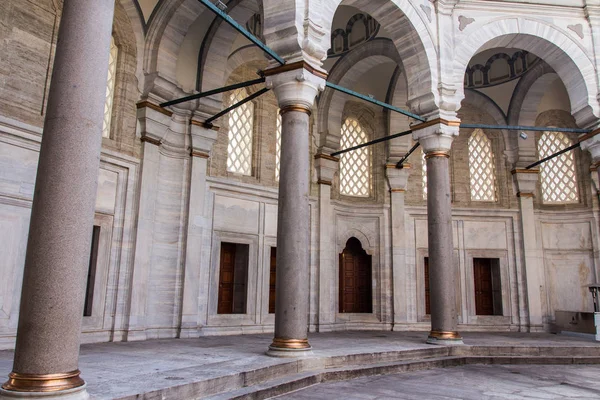 Patio Histórica Mezquita Otomana Nuruosmaniye Estambul Turquía —  Fotos de Stock