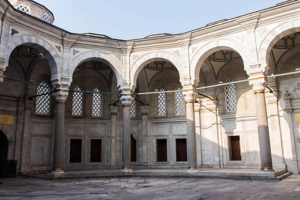 Binnenplaats Van Istanbul Historische Ottomaanse Nuruosmaniye Moskee Istanbul Turkije — Stockfoto