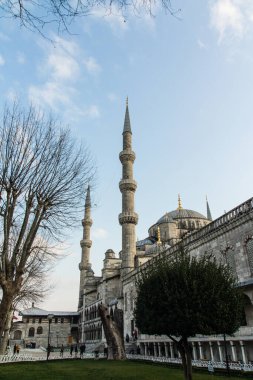 Günbatımında İstanbul 'daki tarihi Mavi Cami manzarası. Türkiye