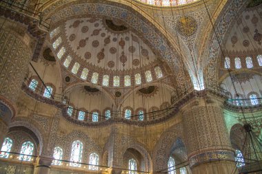 İstanbul 'daki tarihi Mavi Cami' nin içi. Türkiye.