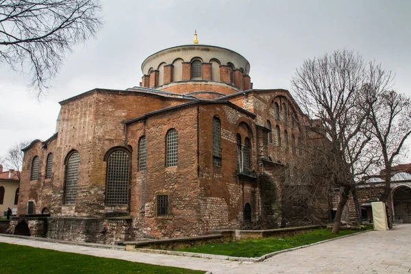 İstanbul 'daki tarihi Hagia Irene ya da Hagia Eirene kilisesinin manzarası. Türkiye