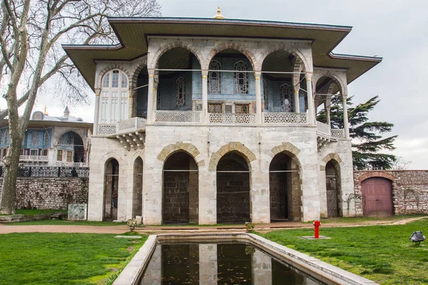 Schöner Historischer Pavillon Topkapi Palast Istanbul Bei Bewölktem Wetter Türkei — Stockfoto