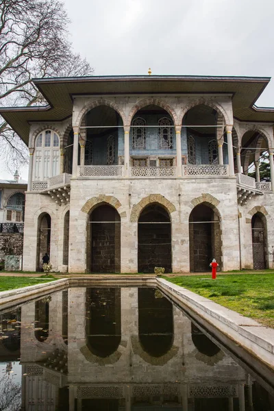 Piękny Zabytkowy Pawilon Pałacu Topkapi Stambule Pochmurną Pogodę Turcja — Zdjęcie stockowe