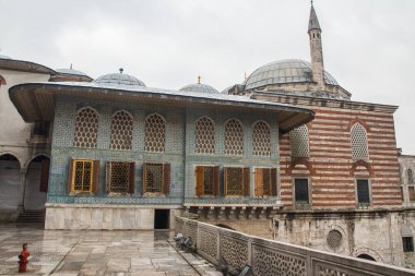 İstanbul 'daki Topkapı Sarayı Haremi' nin iç avlusu yağmurlu havalarda. Türkiye