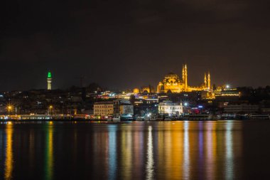 İstanbul 'un tarihi bölgesinin gece manzarası. Türkiye
