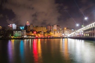 İstanbul 'daki Galata Kulesi' nin gece manzarası. Türkiye