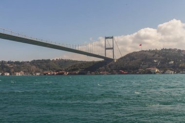 İstanbul Boğazı üzerindeki Sultan Mehmed Fatih Köprüsü manzarası. Türkiye