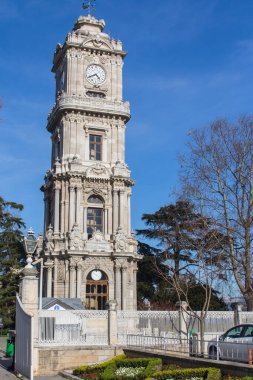 İstanbul 'daki Dolmabahe Saat Kulesi manzarası. Türkiye