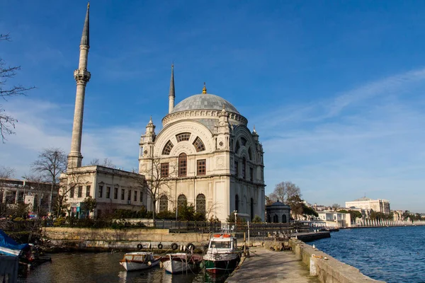 Uitzicht Dolmabahe Moskee Istanbul Turkije — Stockfoto