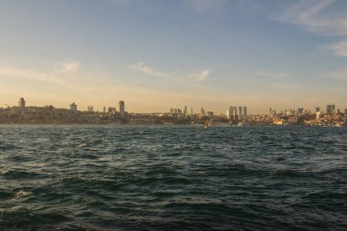 İstanbul 'un Taksim ilçesinin gün batımında Boğaziçi manzarası. Türkiye
