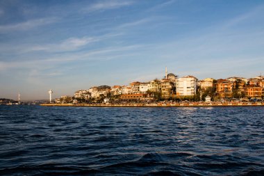 Günbatımında İstanbul 'un Uskudar ilçesinin Boğaz' dan görünüşü. Türkiye