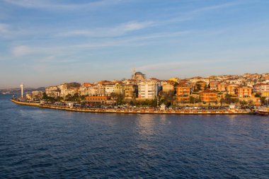 Günbatımında İstanbul 'un Uskudar ilçesinin Boğaz' dan görünüşü. Türkiye