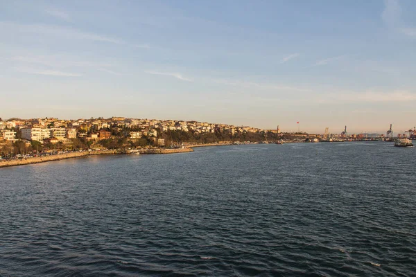 Лодки Босфоре Фоне Стамбула Турция — стоковое фото