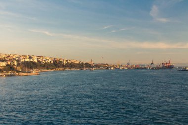 Günbatımında İstanbul 'un Uskudar ilçesi ve İstanbul limanı Boğaz' dan görülecek. Türkiye