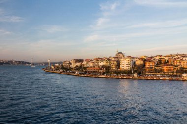 Günbatımında İstanbul 'un Uskudar ilçesinin Boğaz' dan görünüşü. Türkiye