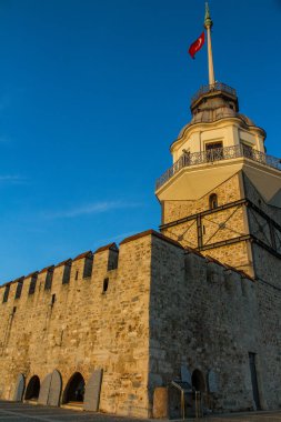 İstanbul adasındaki tarihi Bakire Kulesi. Türkiye