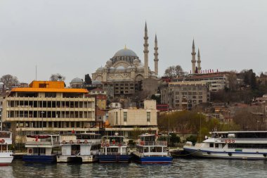 Yağmurlu havalarda İstanbul 'daki Süleyman Camii' nin manzarası. Türkiye