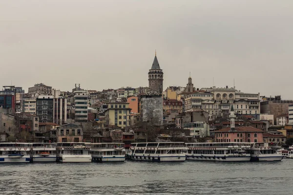 Widok Wieżę Galata Stambule Deszczową Pogodę Turcja — Zdjęcie stockowe