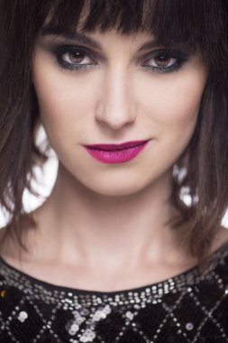 güzel bir kadın olarak akşam makyaj