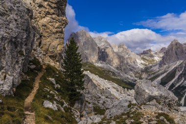 dolomites içinde yürüyüş yolu