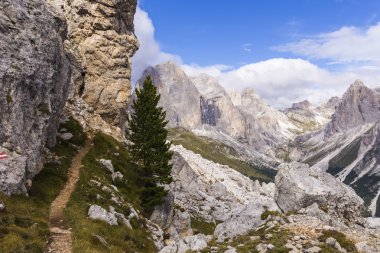 dolomites içinde yürüyüş yolu