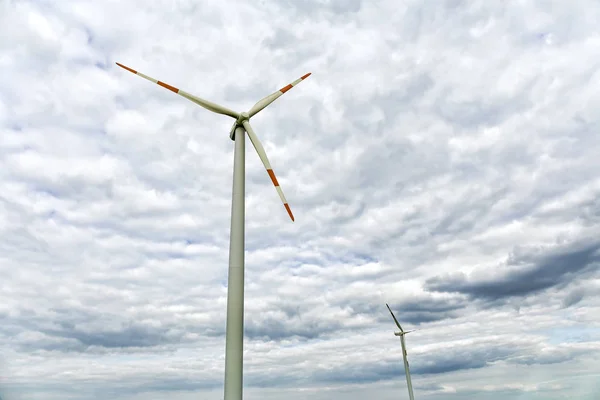 Windkraftanlage - grüne Energie — Stockfoto