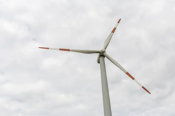 Windkraftanlage - grüne Energie — Stockfoto