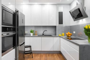 Beyaz mutfak modern tarzı fikir