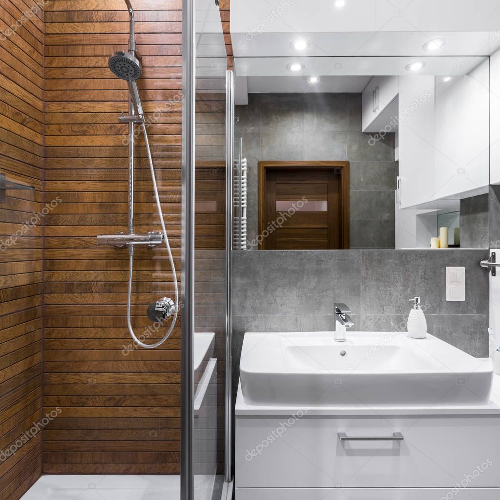 Badkamer met hout effect tegels — Stockfoto © in4mal #128865454 Badkamer met hout effect tegels — Stockfoto © in4mal #128865454