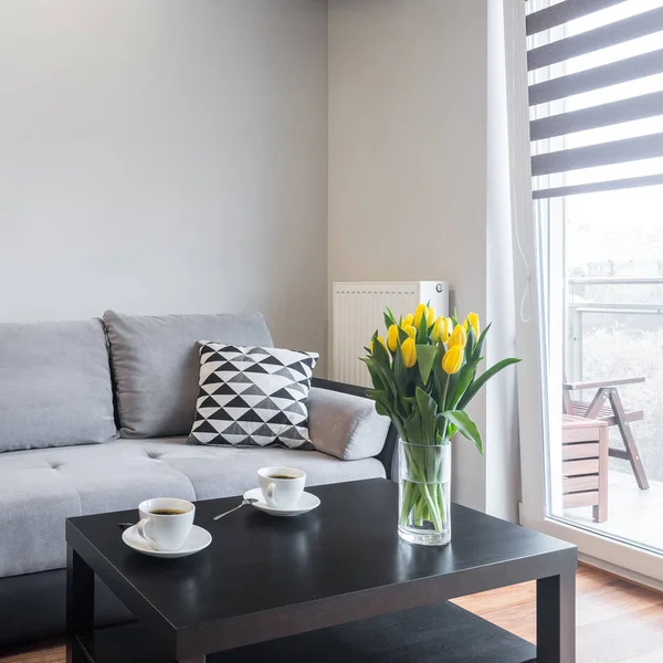 Wohnzimmer mit bequemem Sofa — Stockfoto