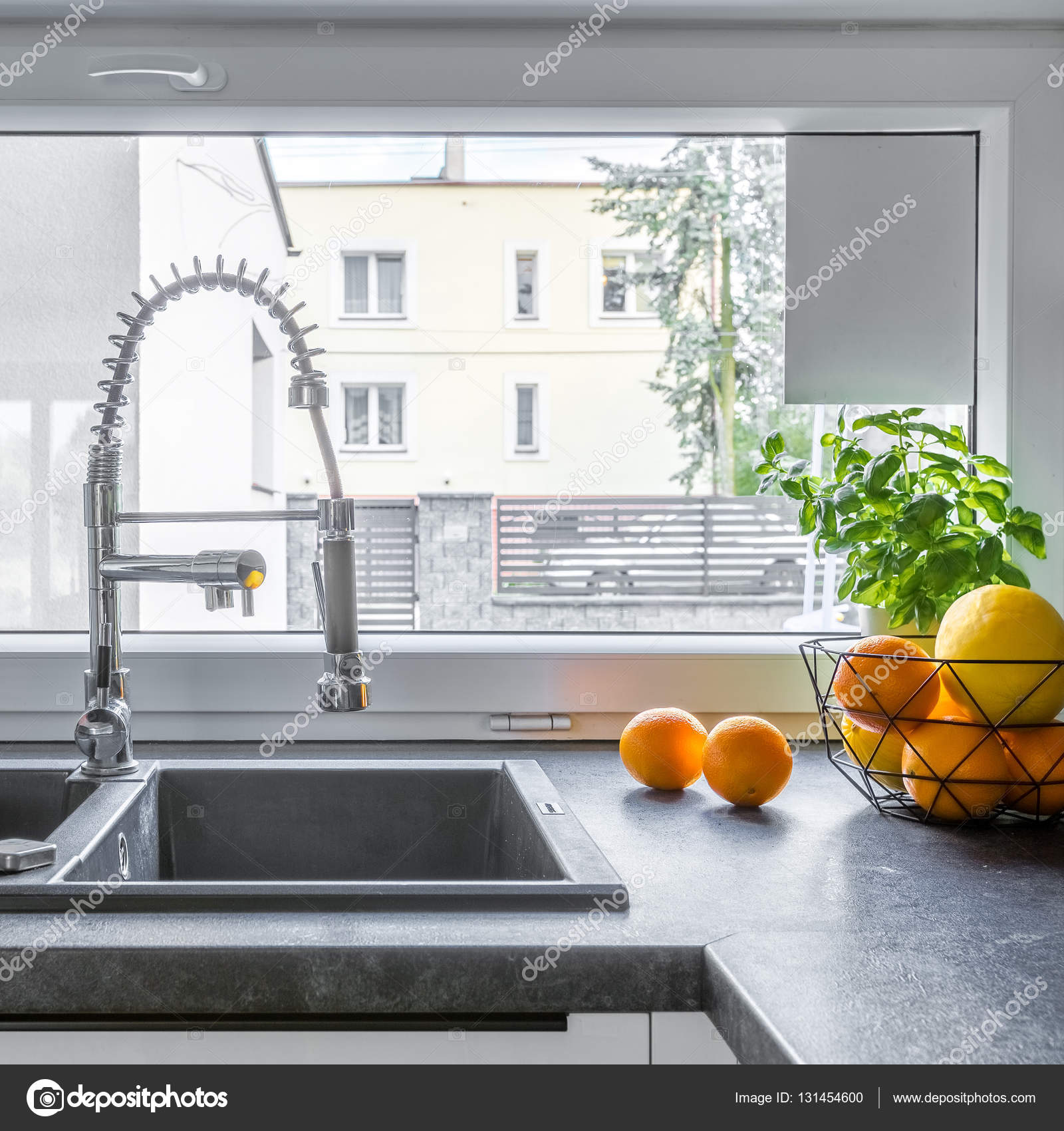 Funktionale Küchenspüle — Stockfoto © in4mal #131454600