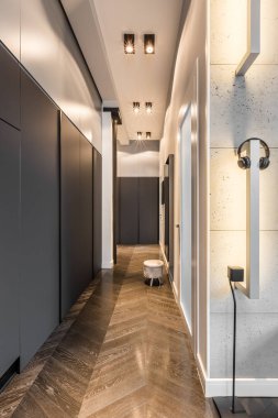 Dolap ile ev koridor