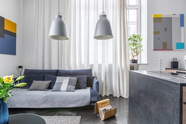 Stue med sofa – stockfoto