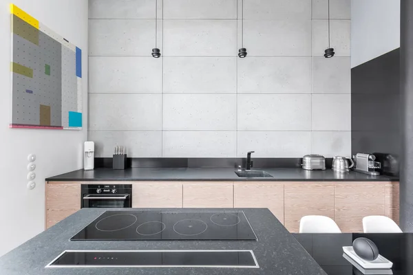 Küche mit Arbeitsplatte aus Granit — Stockfoto