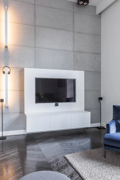 Television i grå vardagsrum — Stockfoto