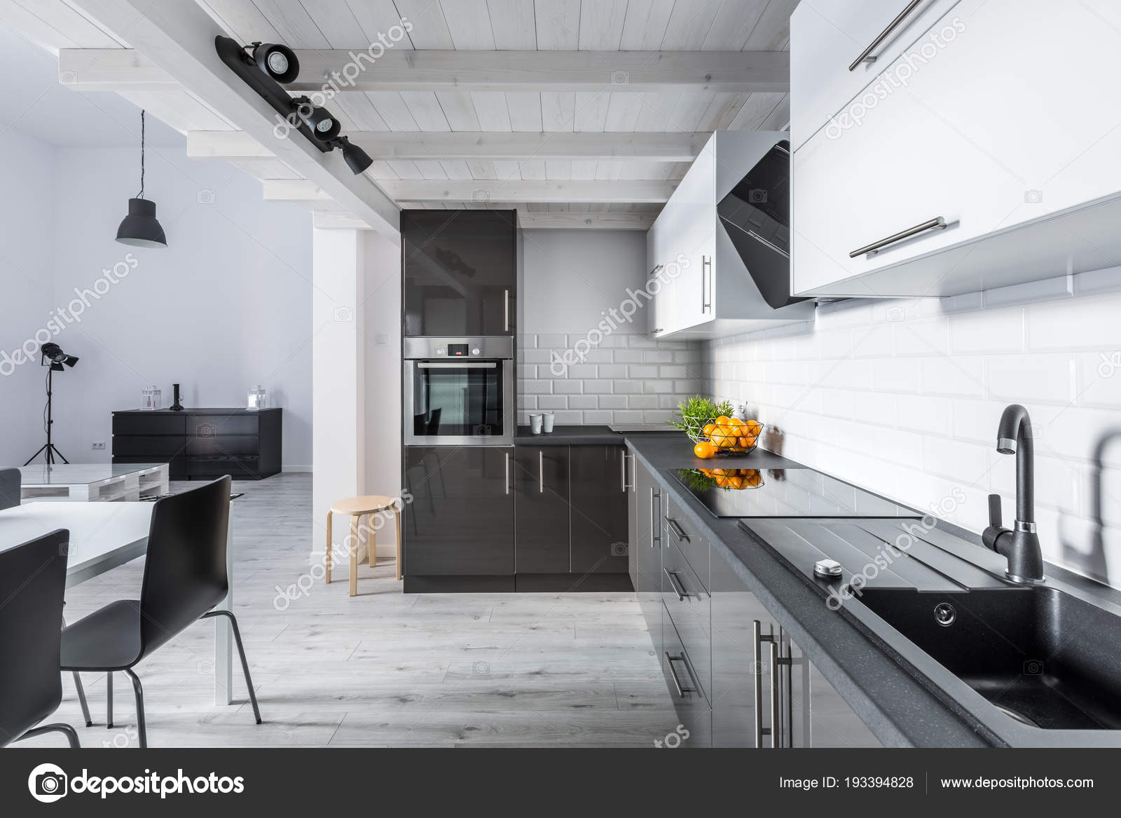 Cozinha Moderna Com Teto R Stico Stock Photo In4mal 193394828 Cozinha Moderna Com Teto R Stico Stock Photo In4mal 193394828
