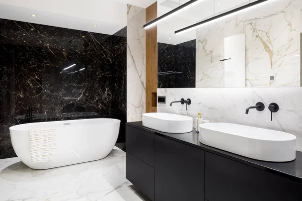 Luxury bathroom with marble tiles — Stock Photo, Image