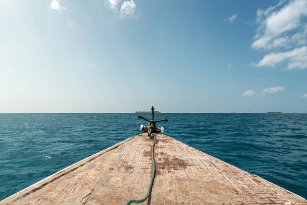 Båtbåge med ankare — Stockfoto