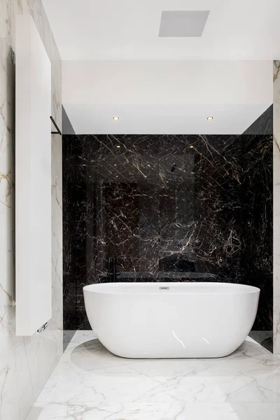 Luxury Big Oval Bathtub Bathroom Black White Marble Tiles Walls — Stock Photo, Image