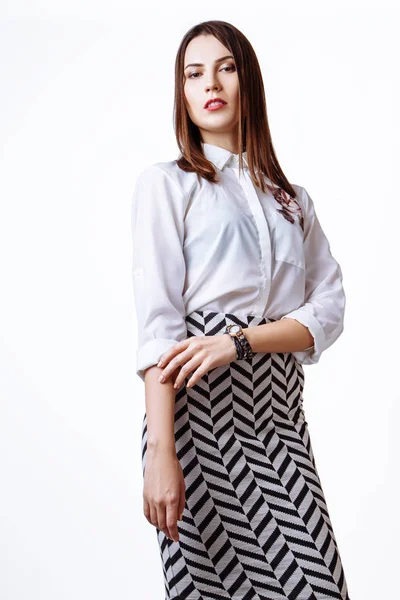 Schöne Frau Glamour Modell Business Office Mode Kleidung tragen lässigen Stil. — Stockfoto
