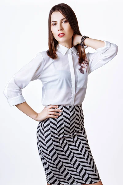 Όμορφη γυναίκα ρούχα μόδα γραφείο επιχειρήσεων μοντέλο αίγλη φορούν casual στυλ. — Φωτογραφία Αρχείου