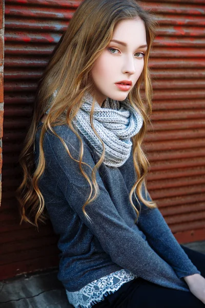 Gorgeous fashionable young blonde girl street portrait — Stock Photo, Image