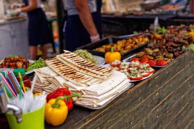 Çeşitli gıda maddeleri ile yemek Festivali. Ikram Servisi. 