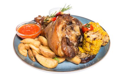 büyük bir parça et Mısır ve patates ile